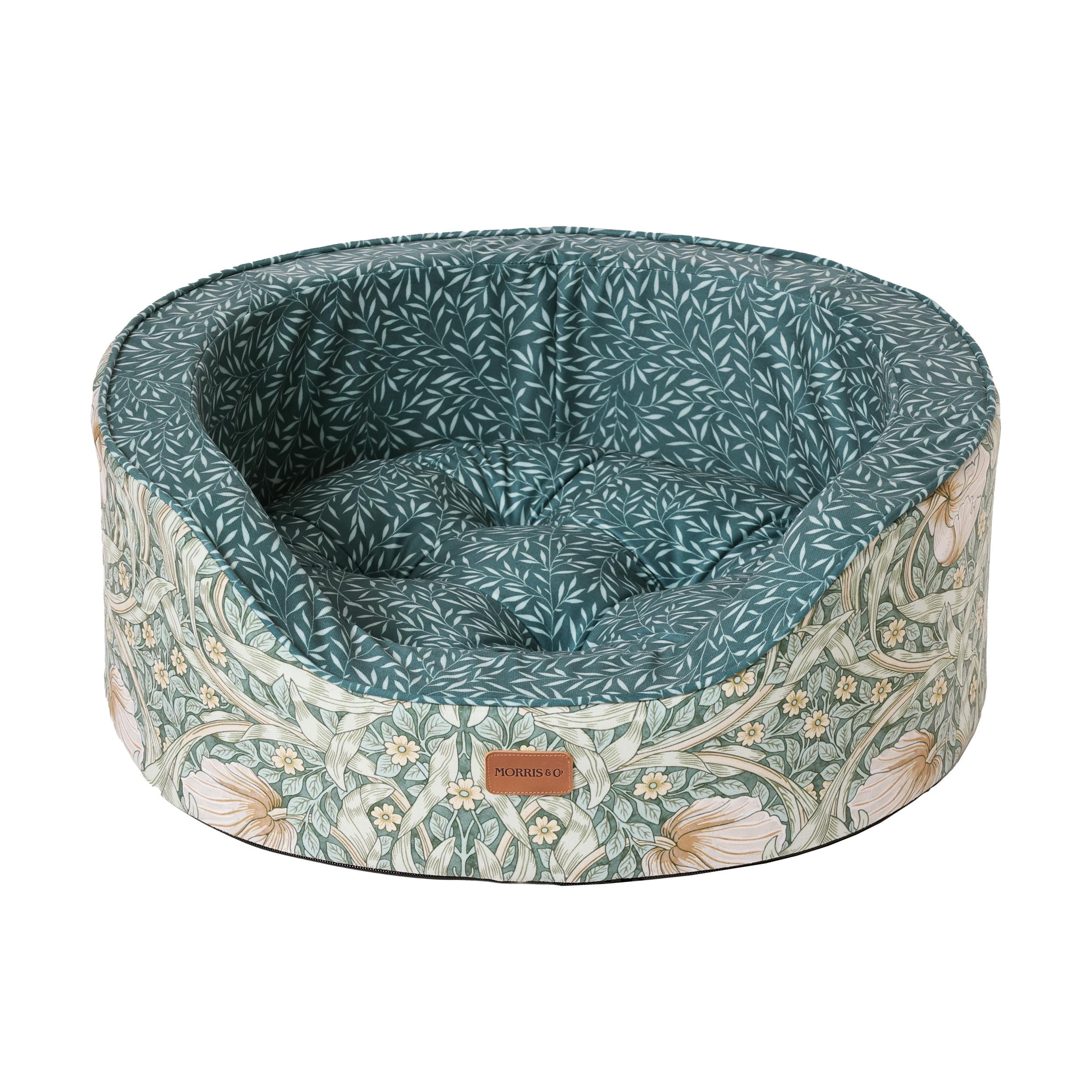 Morris & Co Pimpernel and Lily Leaf Oval Bed